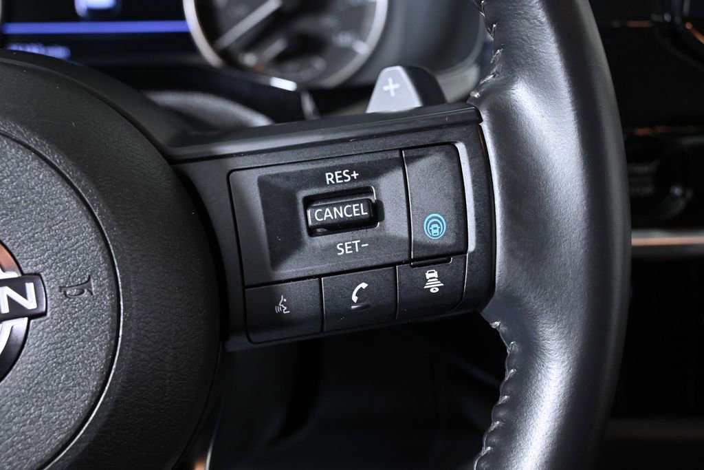 Used 2025 Nissan Pathfinder SV image 14