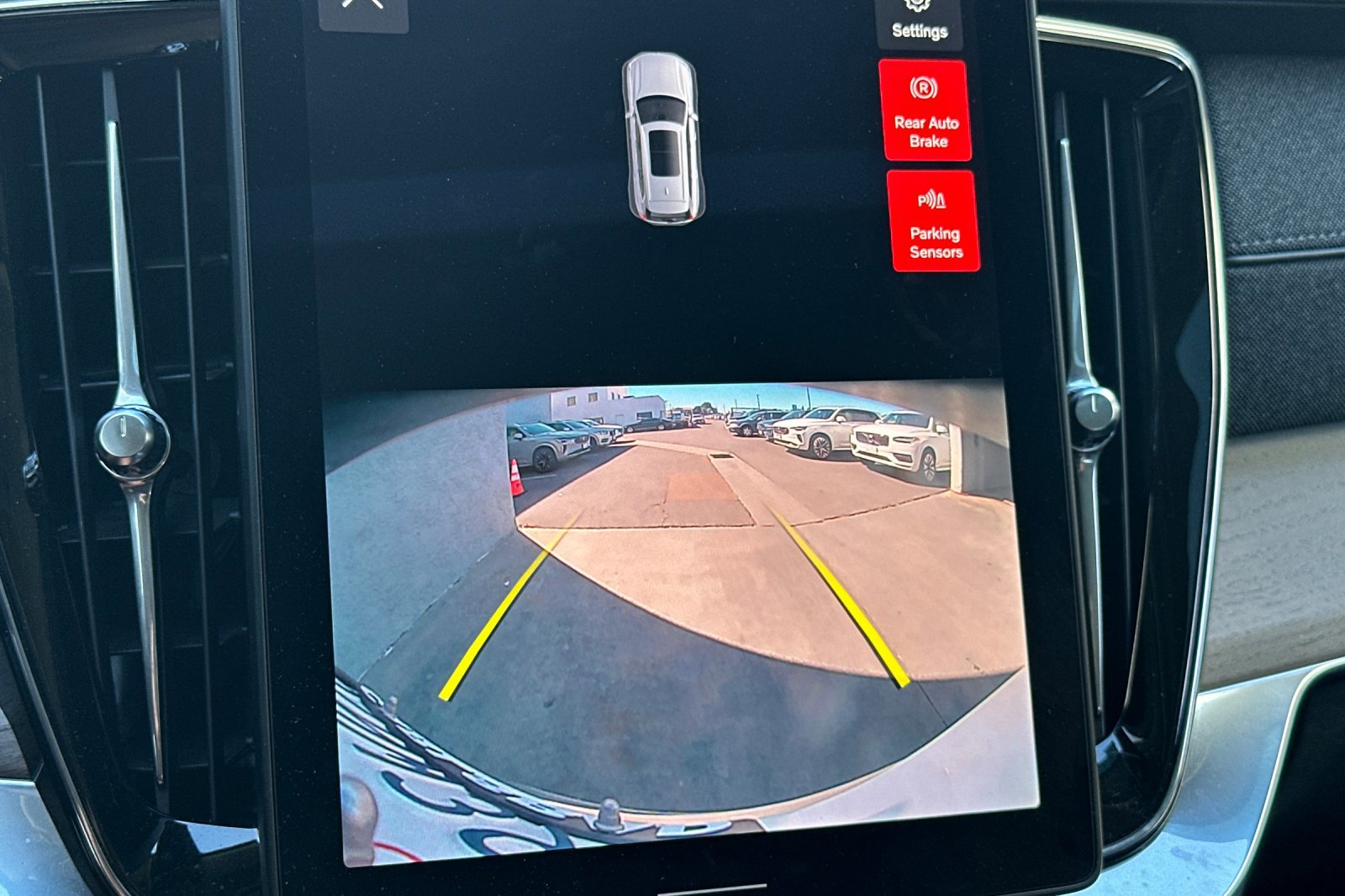 Certified 2025 Volvo XC90 B6 Core w/ Protection Package Premier image 22