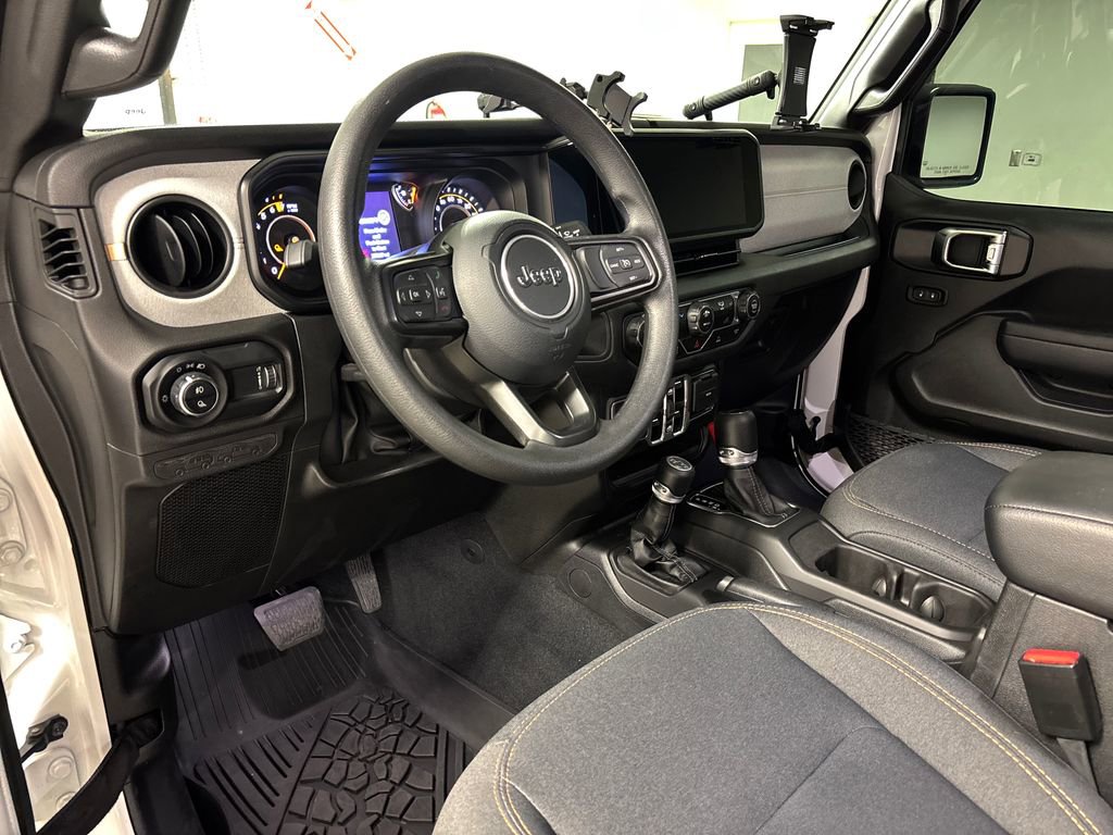 Used 2025 Jeep Gladiator Sport image 25