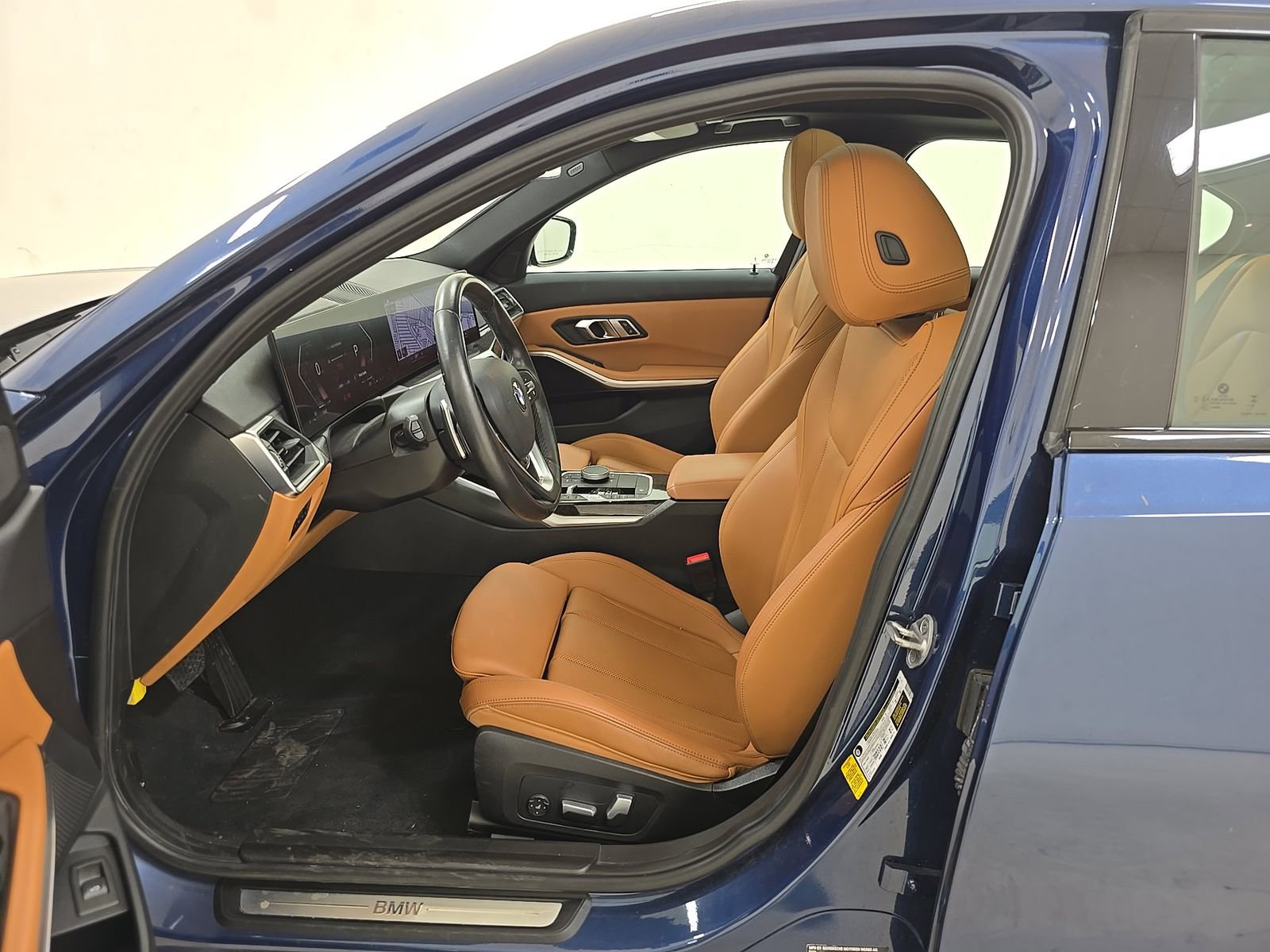 Used 2023 BMW 330i Sedan w/ Parking Assistance Package RWD image 10