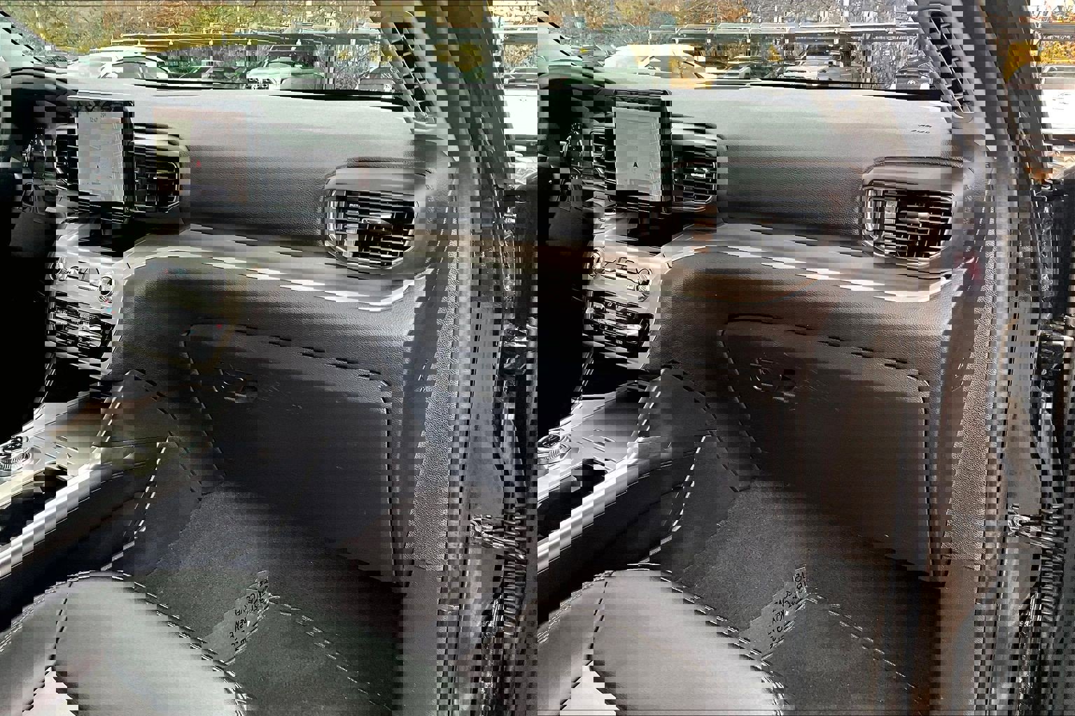 Used 2022 Ford Explorer XLT w/ Equipment Group 202A image 14