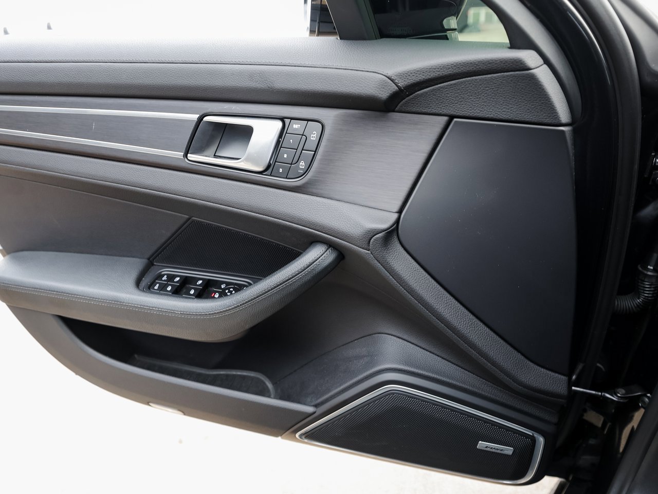 Certified 2023 Porsche Panamera Platinum Edition image 23