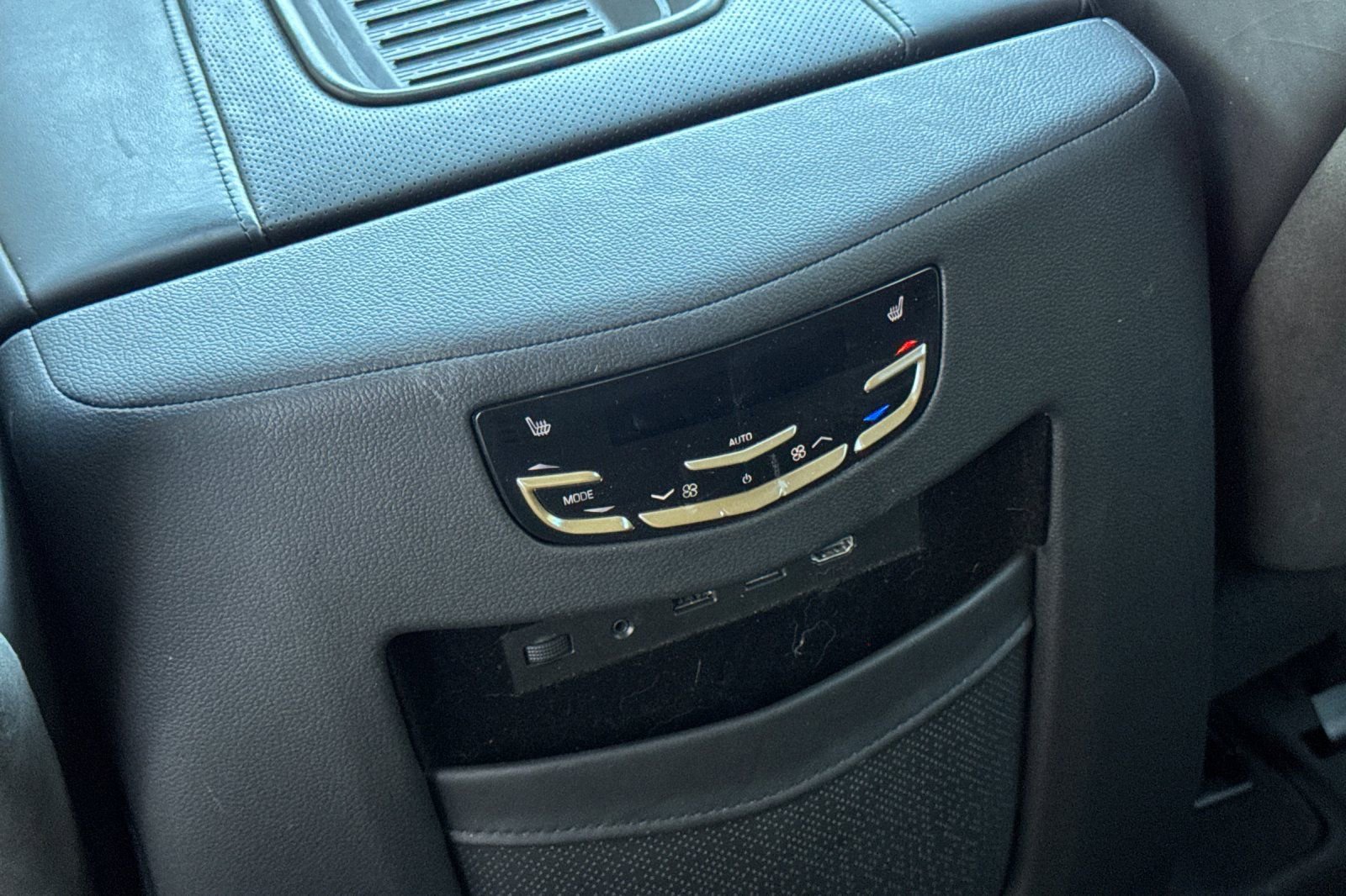 Used 2019 Cadillac Escalade ESV Platinum image 43