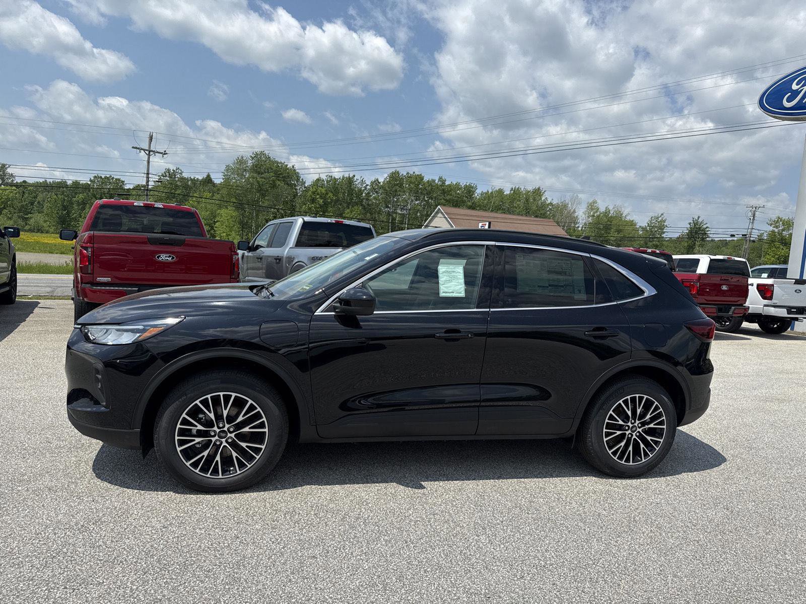 New 2025 Ford Escape SE image 3