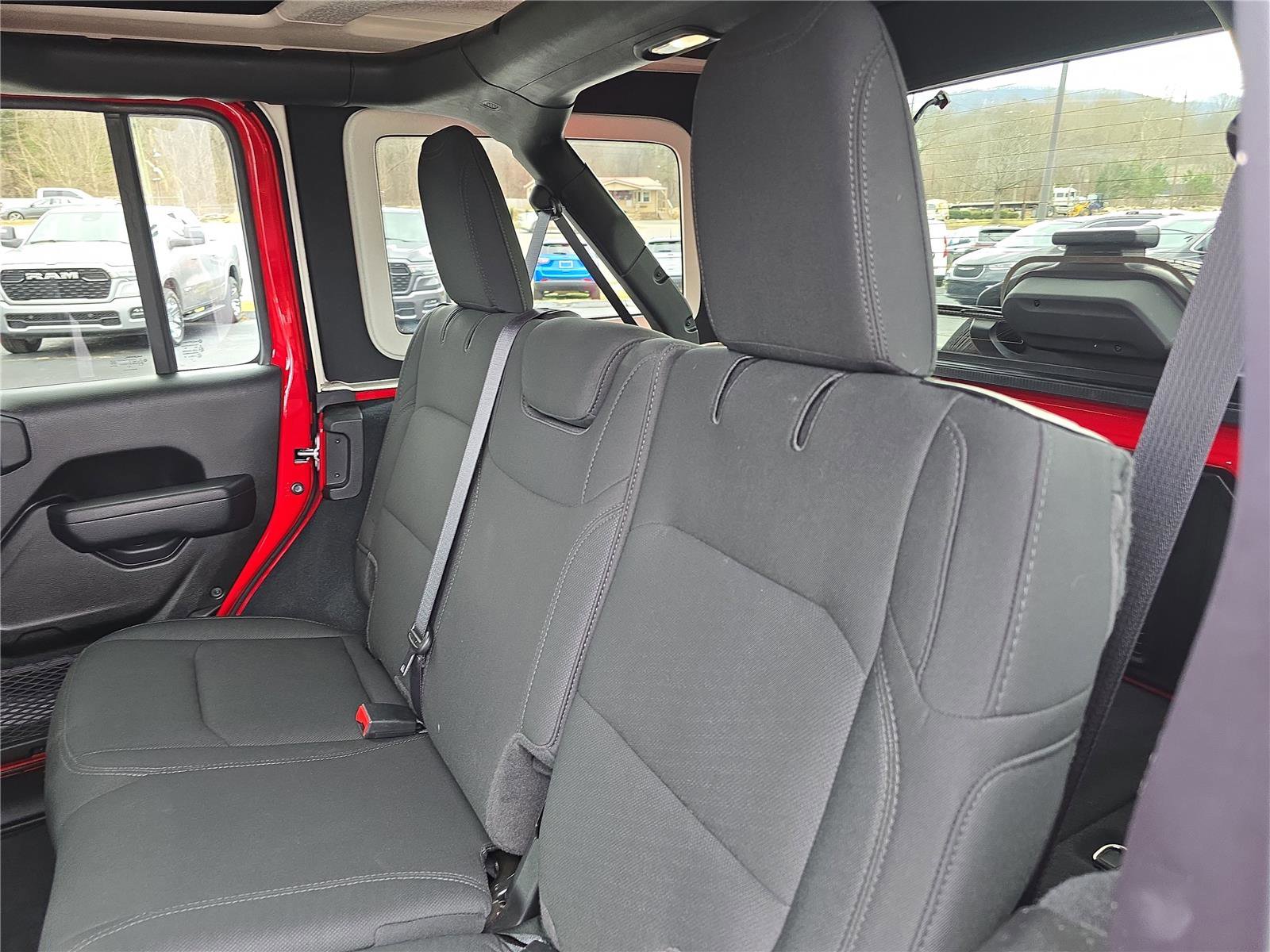 Used 2022 Jeep Wrangler Unlimited Sport image 15