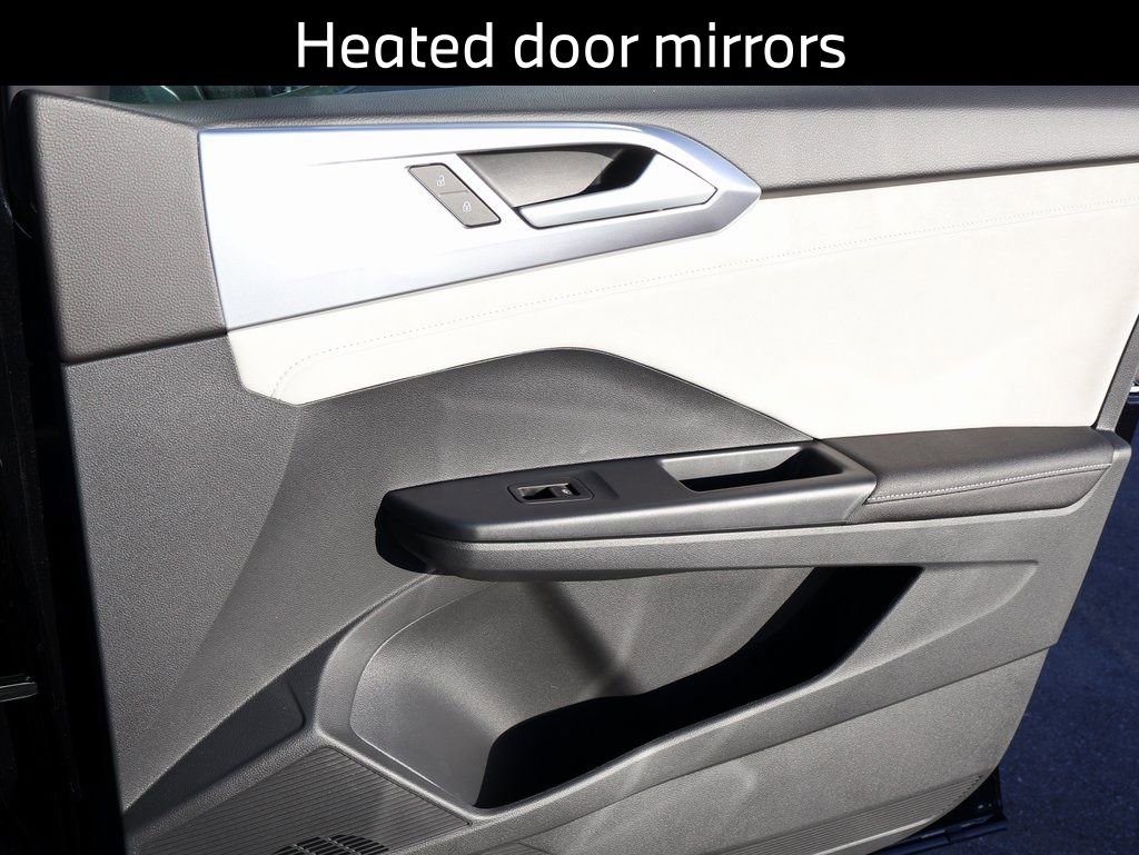 Used 2025 Volkswagen Taos SE image 16