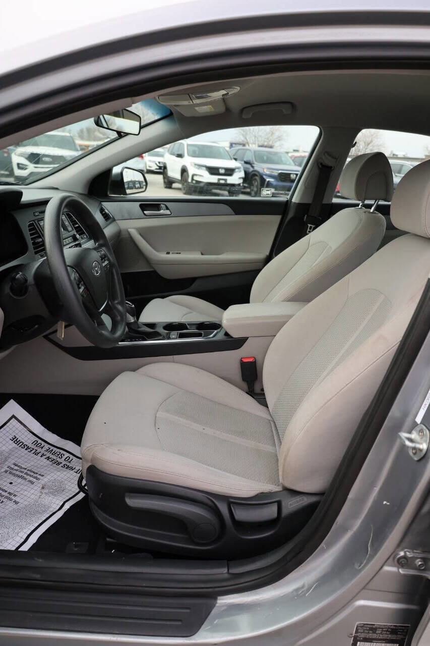 Used 2017 Hyundai Sonata SE w/ Cargo Package FWD image 12