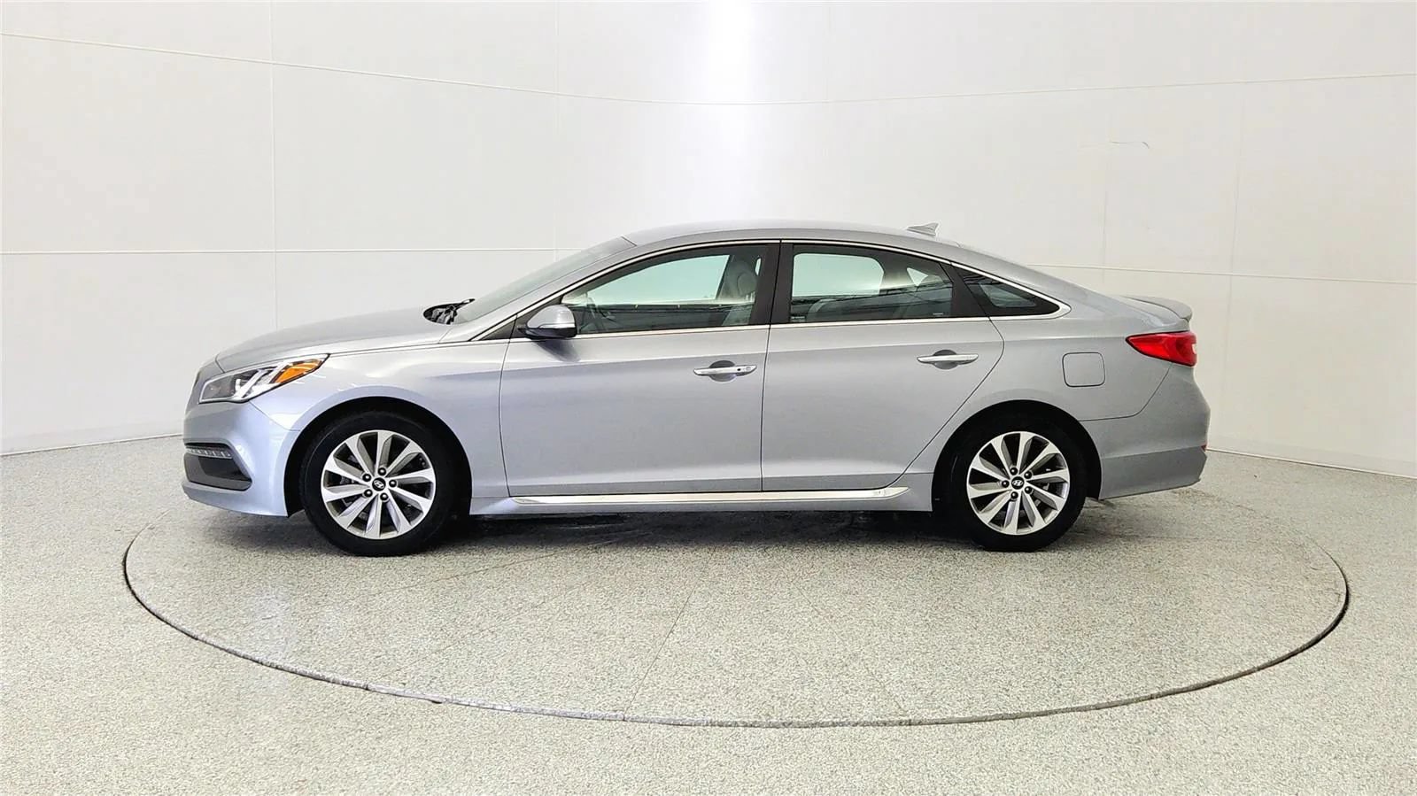 Used 2015 Hyundai Sonata Sport w/ Option Group 04 FWD image 4