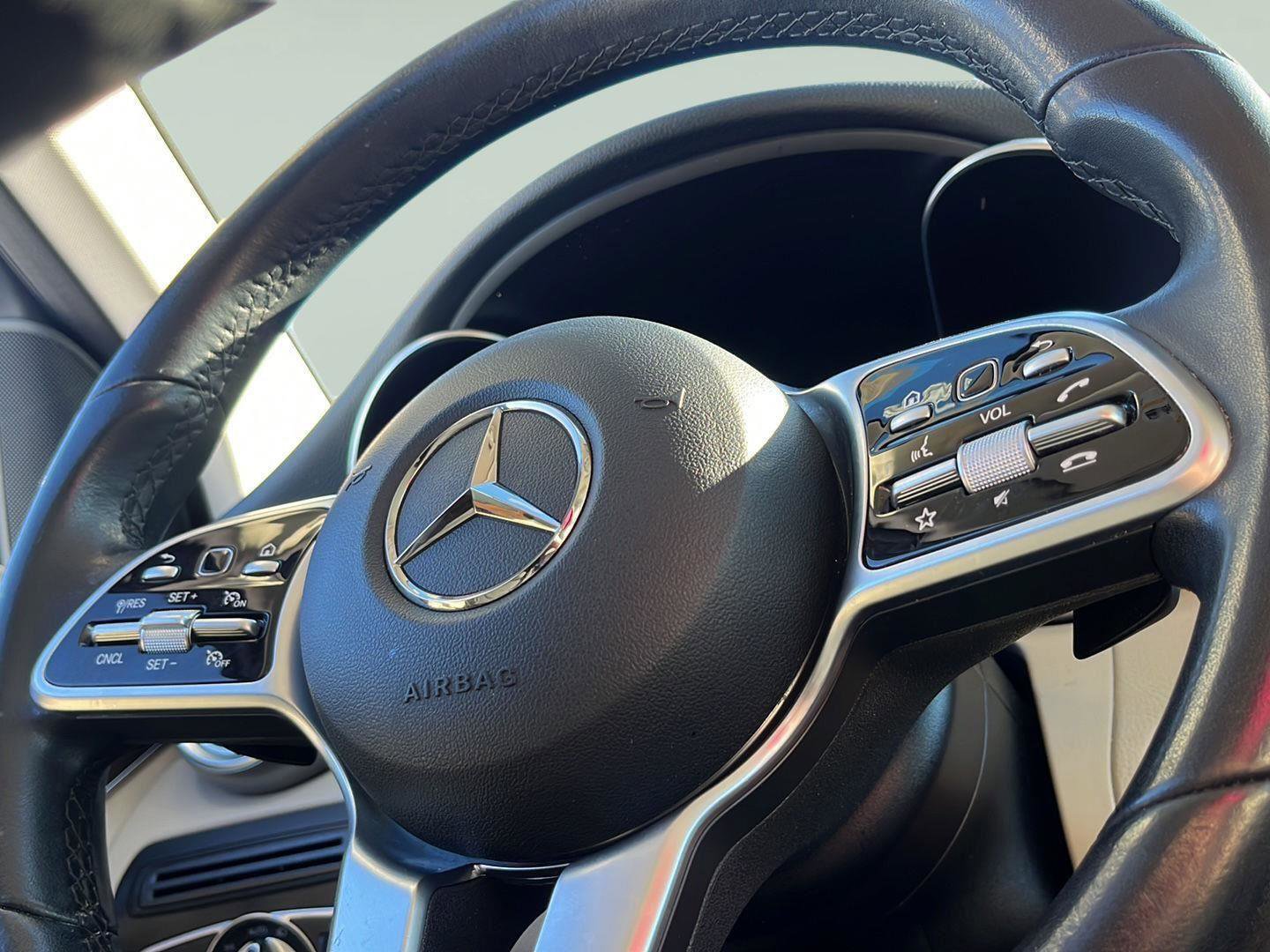 Used 2021 Mercedes-Benz GLC 300 4MATIC w/ Premium Package image 15