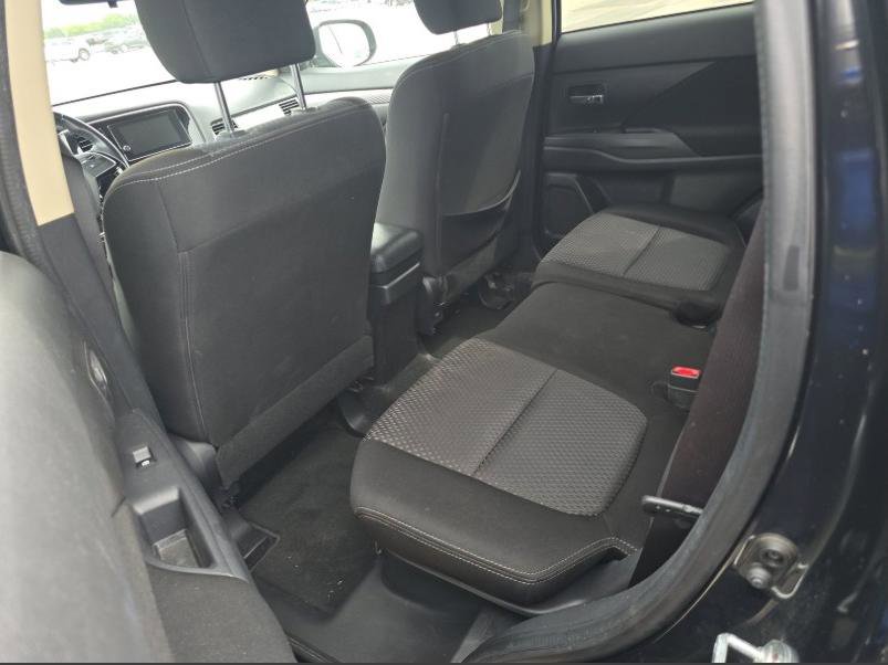 Used 2018 Mitsubishi Outlander SE FWD image 12