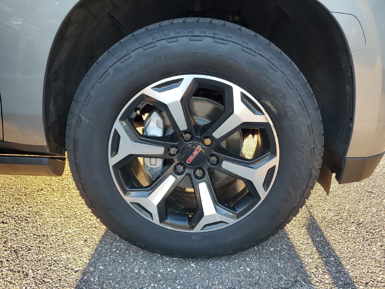 Used 2023 GMC Yukon XL Denali RWD image 5