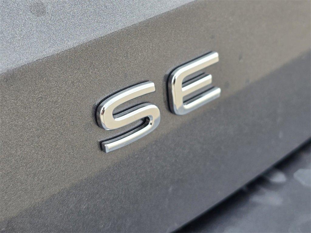 New 2026 Volkswagen Taos SE image 7