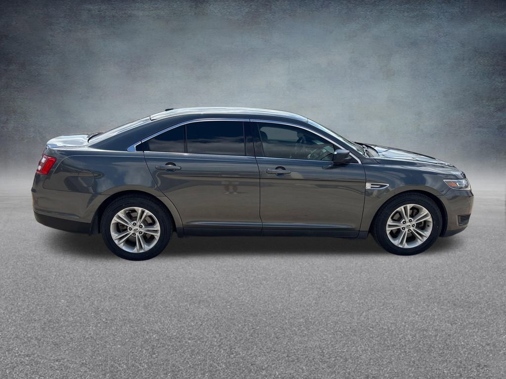 Used 2016 Ford Taurus SE FWD image 6