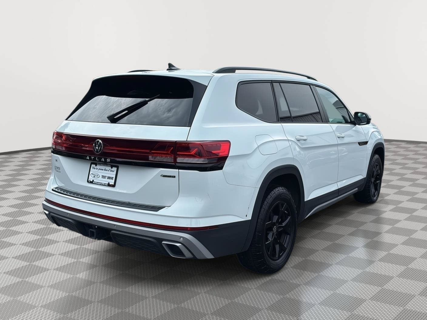 Used 2024 Volkswagen Atlas Peak Edition SE AWD/4WD image 5