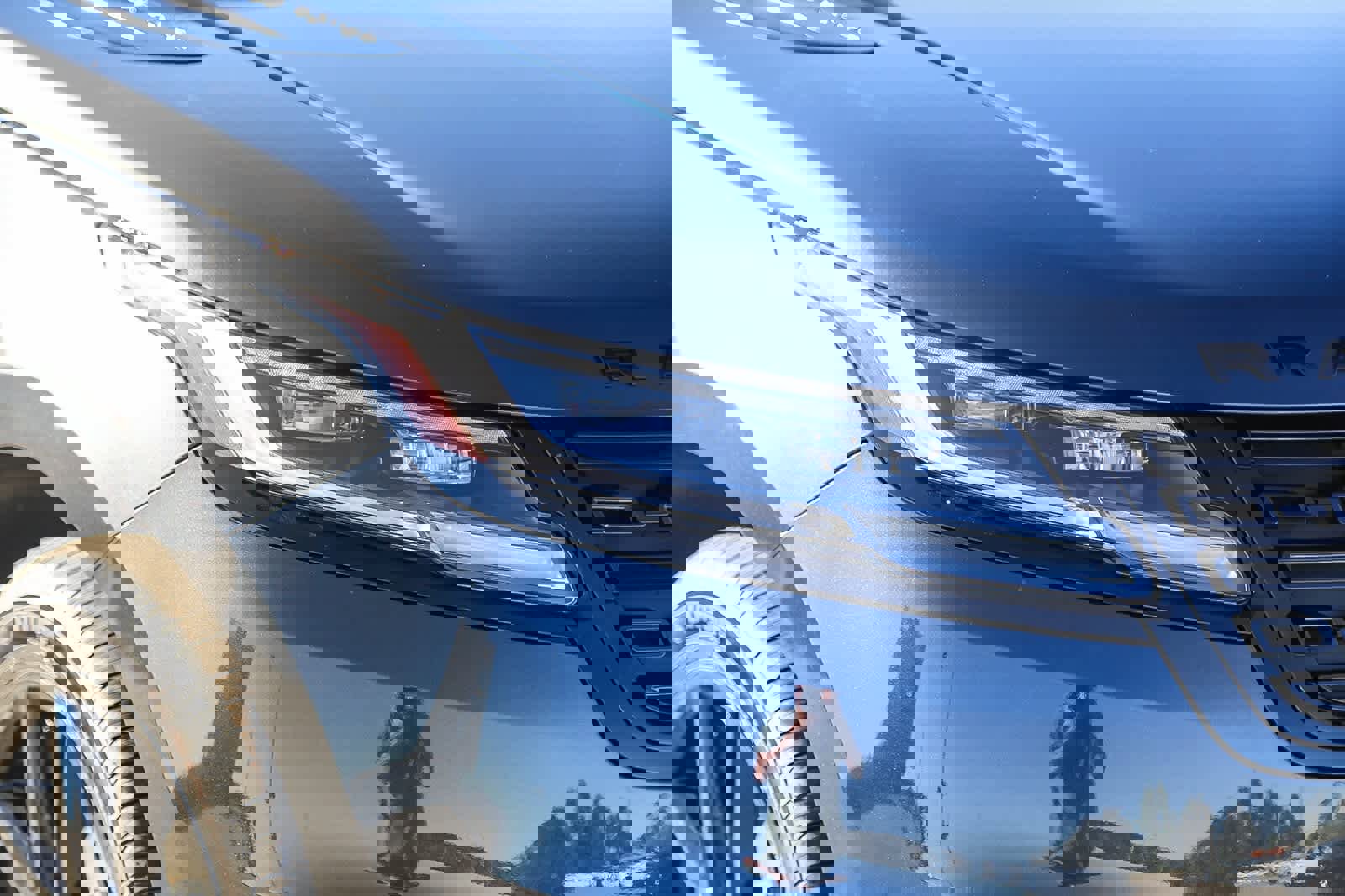 New 2026 Land Rover Range Rover Velar Dynamic SE image 4