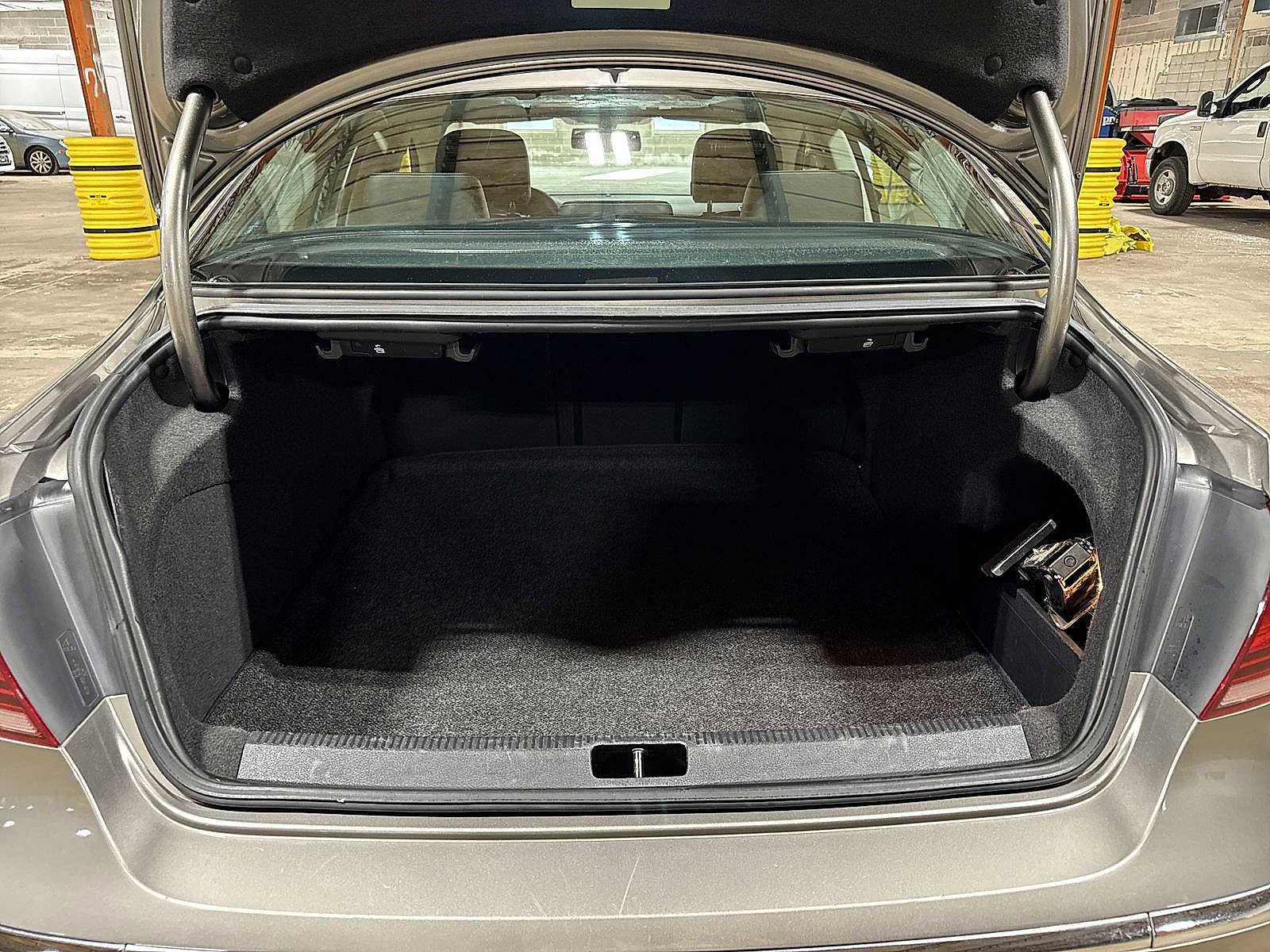 Used 2013 Volkswagen CC Executive image 11