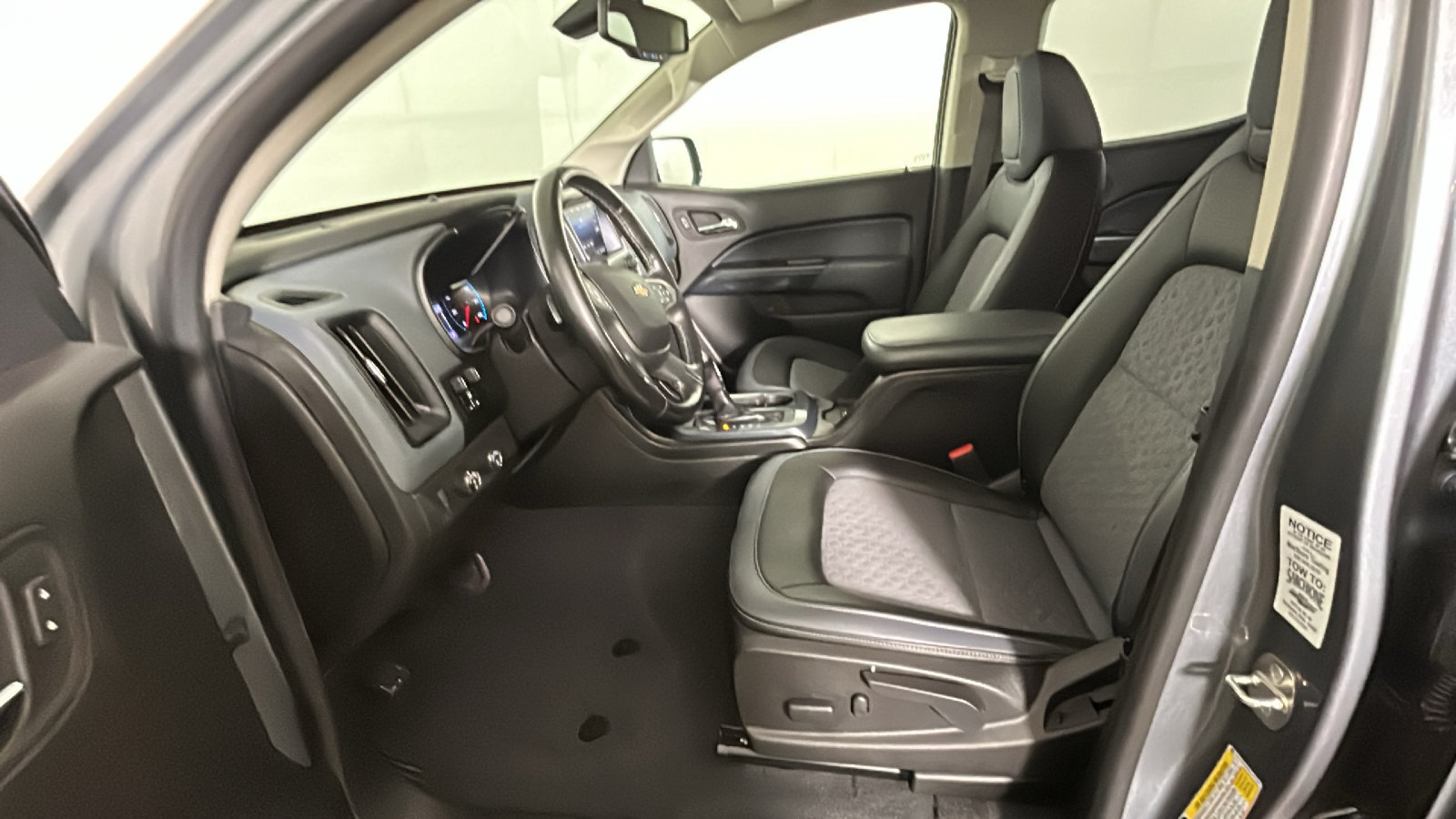 Used 2019 Chevrolet Colorado Z71 AWD/4WD image 14