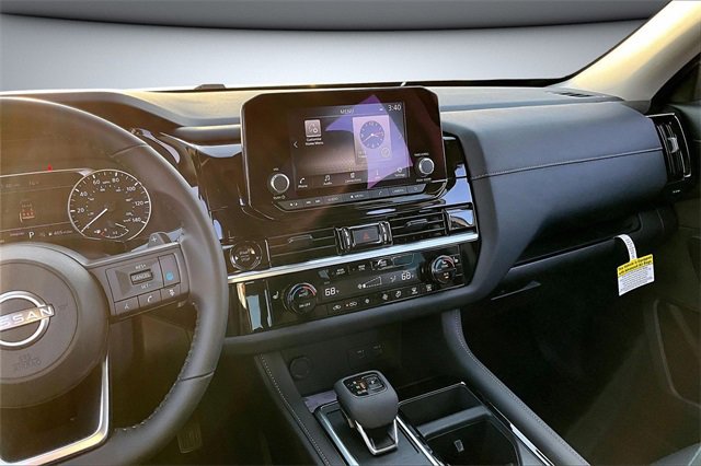 New 2025 Nissan Pathfinder SV image 6