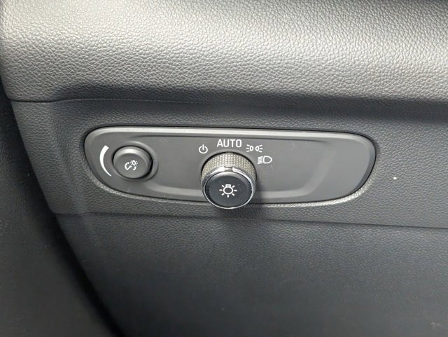 Used 2023 Buick Envision Essence w/ Sport Touring Package image 24