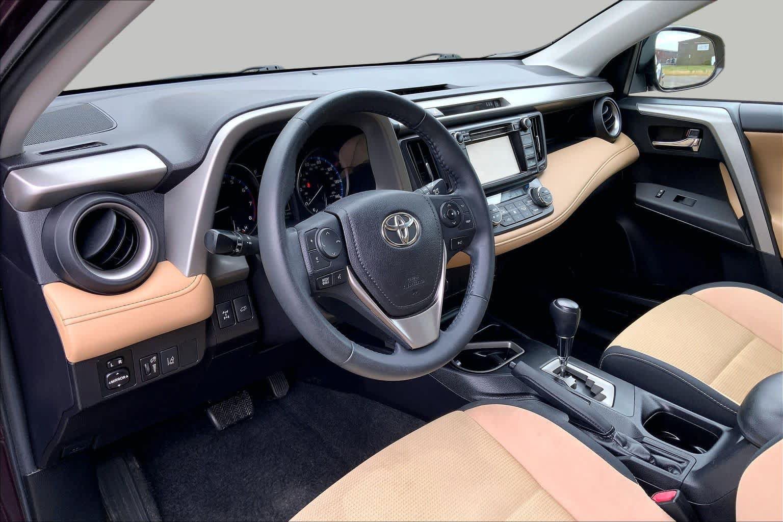 Used 2017 Toyota RAV4 XLE AWD/4WD image 18