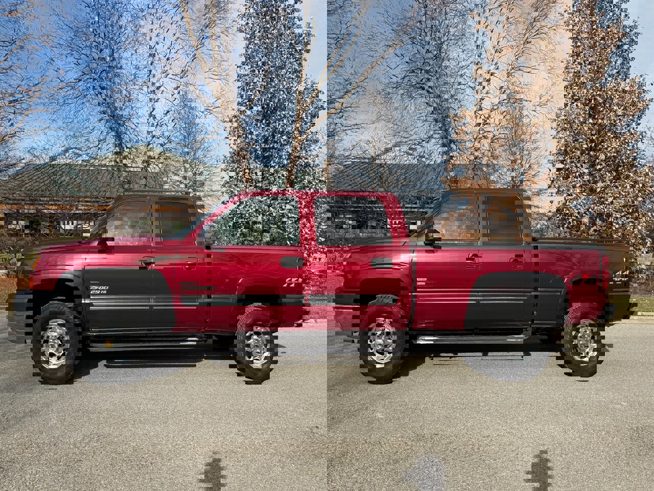 Used 2005 Chevrolet Silverado 2500 LT w/ Heavy-Duty Power Package image 2