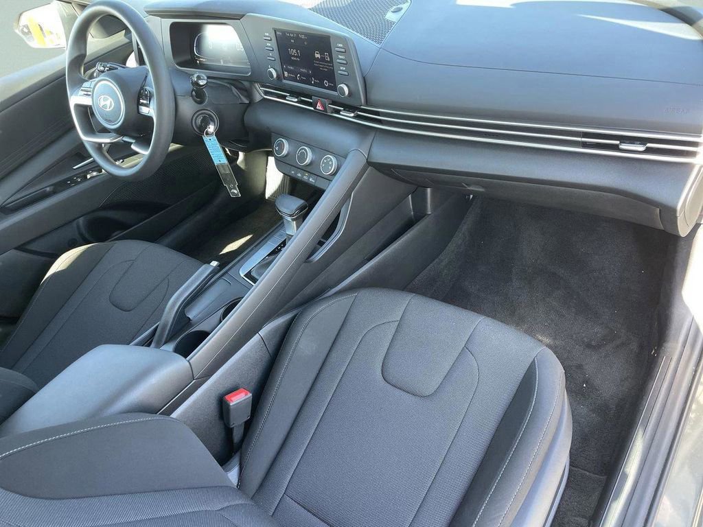 Certified 2024 Hyundai Elantra SE FWD image 14