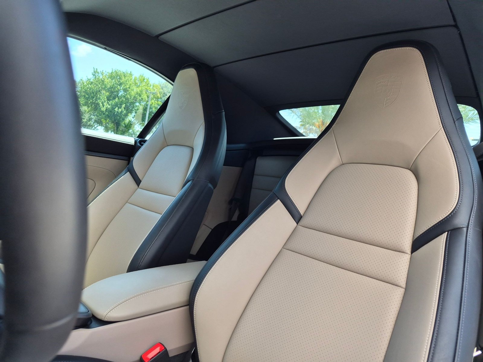 Certified 2025 Porsche 911 Carrera RWD image 5