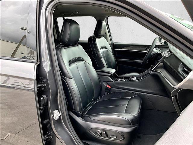 Used 2023 Jeep Grand Cherokee Limited RWD image 9