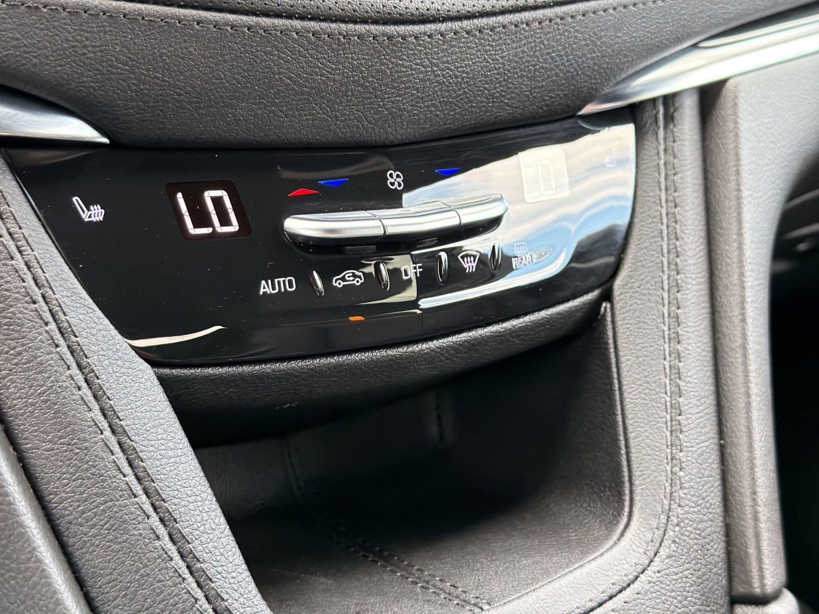 Certified 2023 Cadillac XT5 Premium Luxury AWD/4WD image 17