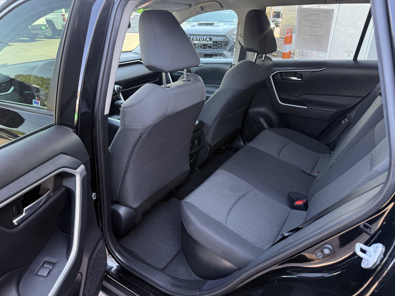 Certified 2021 Toyota RAV4 XLE w/ Carpet Mat Package (TMS) AWD/4WD image 15