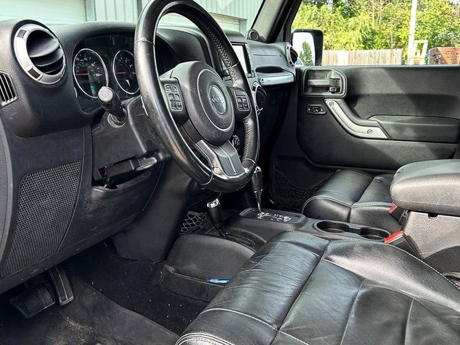 Used 2012 Jeep Wrangler Unlimited Sahara w/ Dual Top Group AWD/4WD image 13