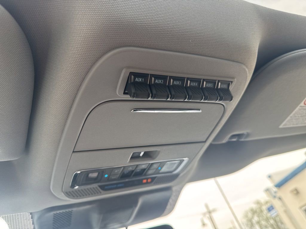 Used 2025 Ford F350 Lariat w/ Lariat Ultimate Package AWD/4WD image 30