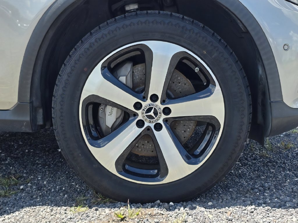 Used 2019 Mercedes-Benz GLC 350e 4MATIC image 11