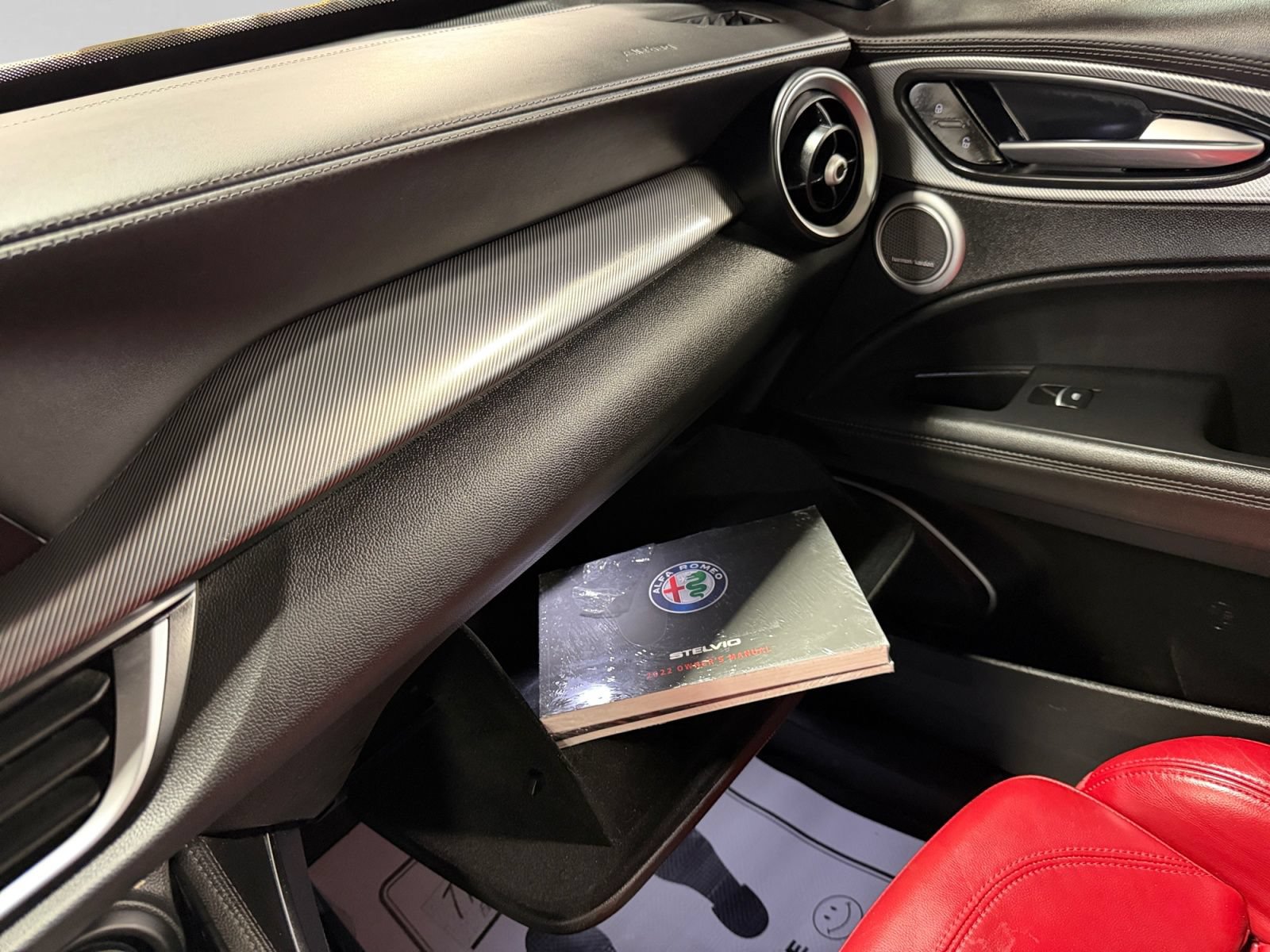 Used 2022 Alfa Romeo Stelvio Veloce AWD/4WD image 35