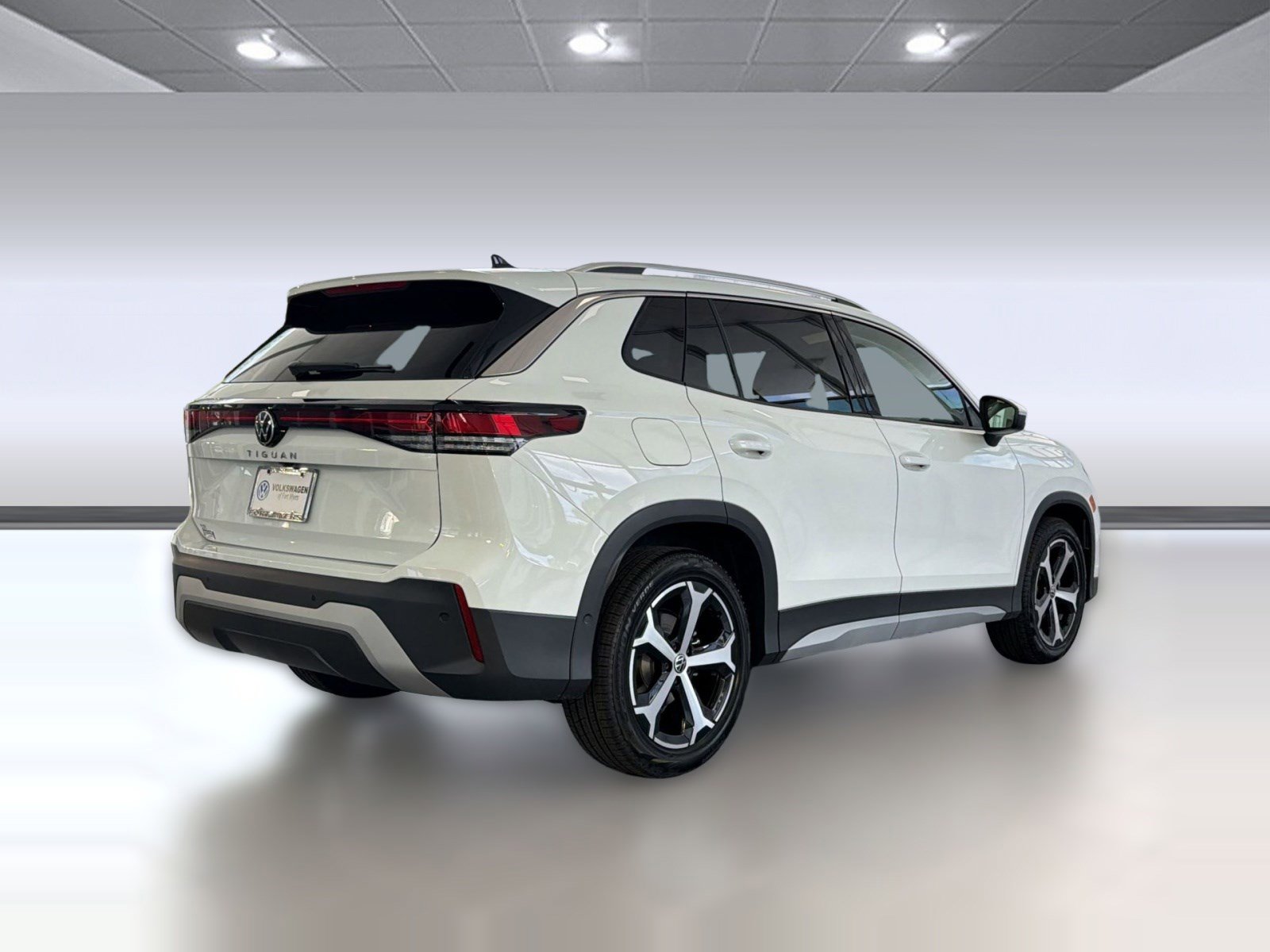 New 2026 Volkswagen Tiguan SE FWD image 9
