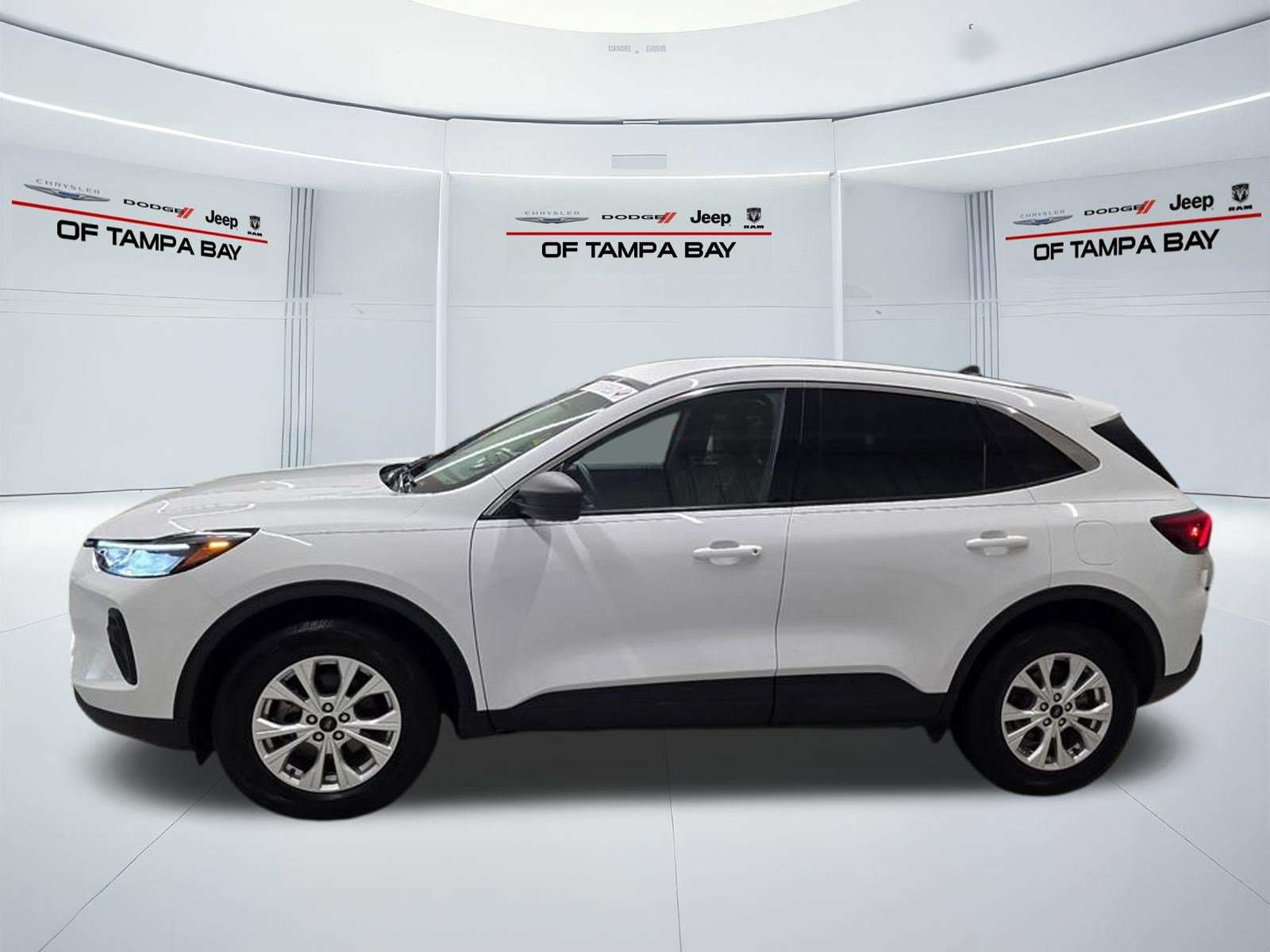 Used 2024 Ford Escape Active AWD/4WD image 3