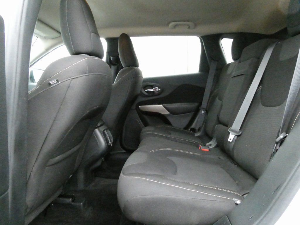 Used 2017 Jeep Cherokee Latitude w/ Safety/Convenience Group image 16
