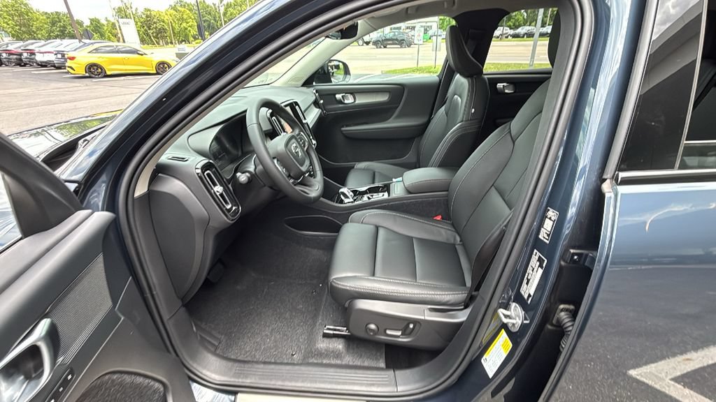 New 2026 Volvo XC40 B5 Plus w/ Protection Package Premier AWD/4WD image 25