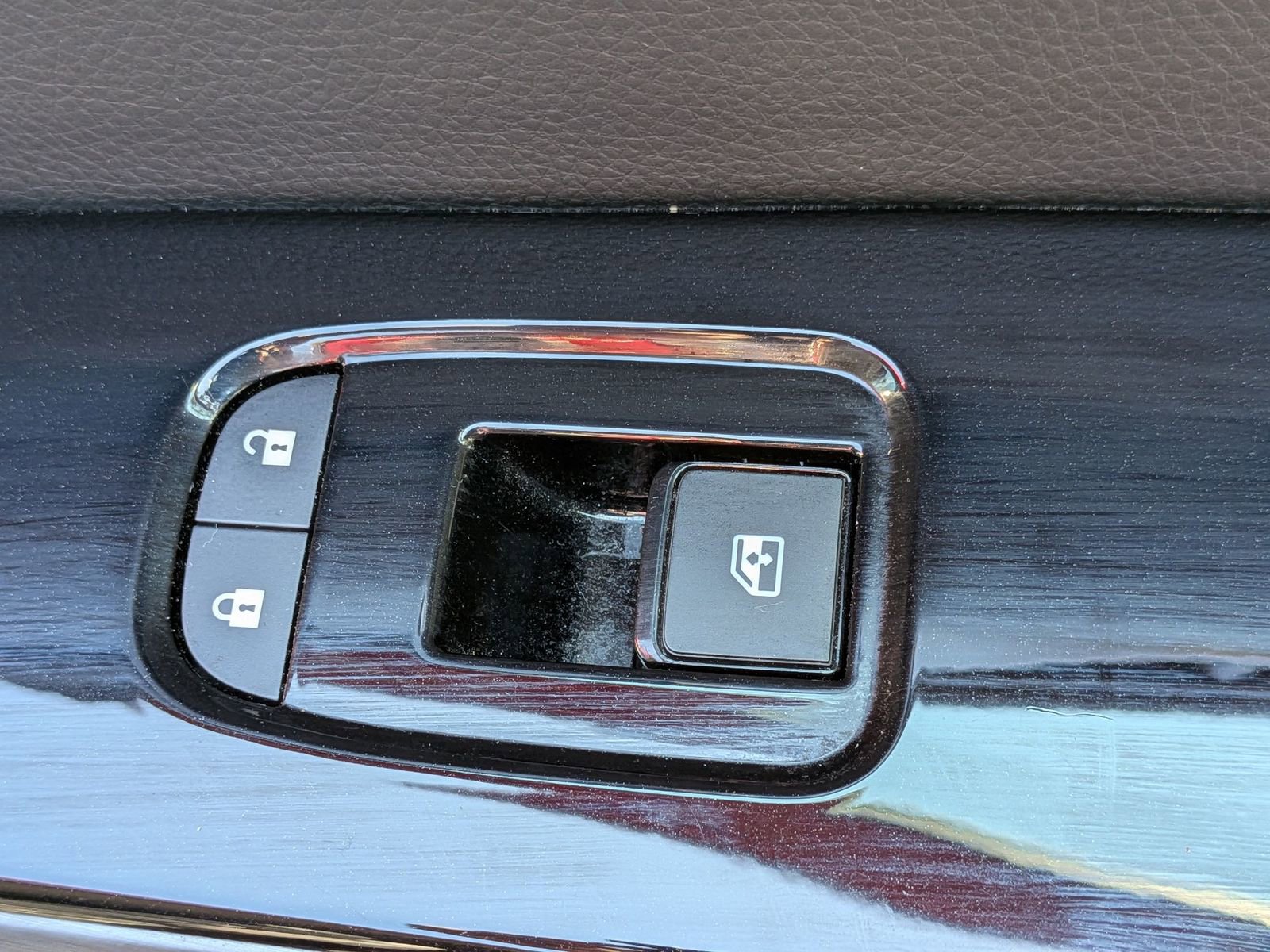 Used 2023 Nissan Pathfinder SL AWD/4WD image 38