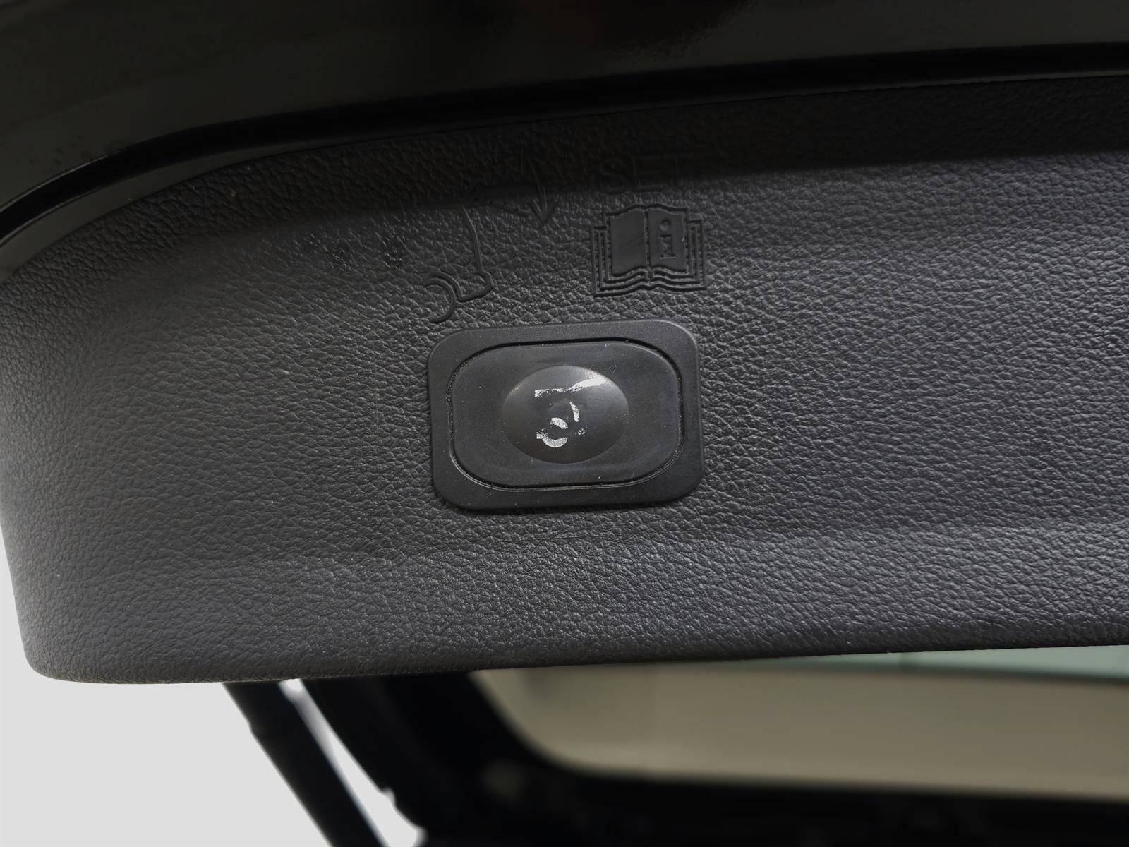 Used 2017 Ford Escape Titanium w/ Canadian Touring Package image 8