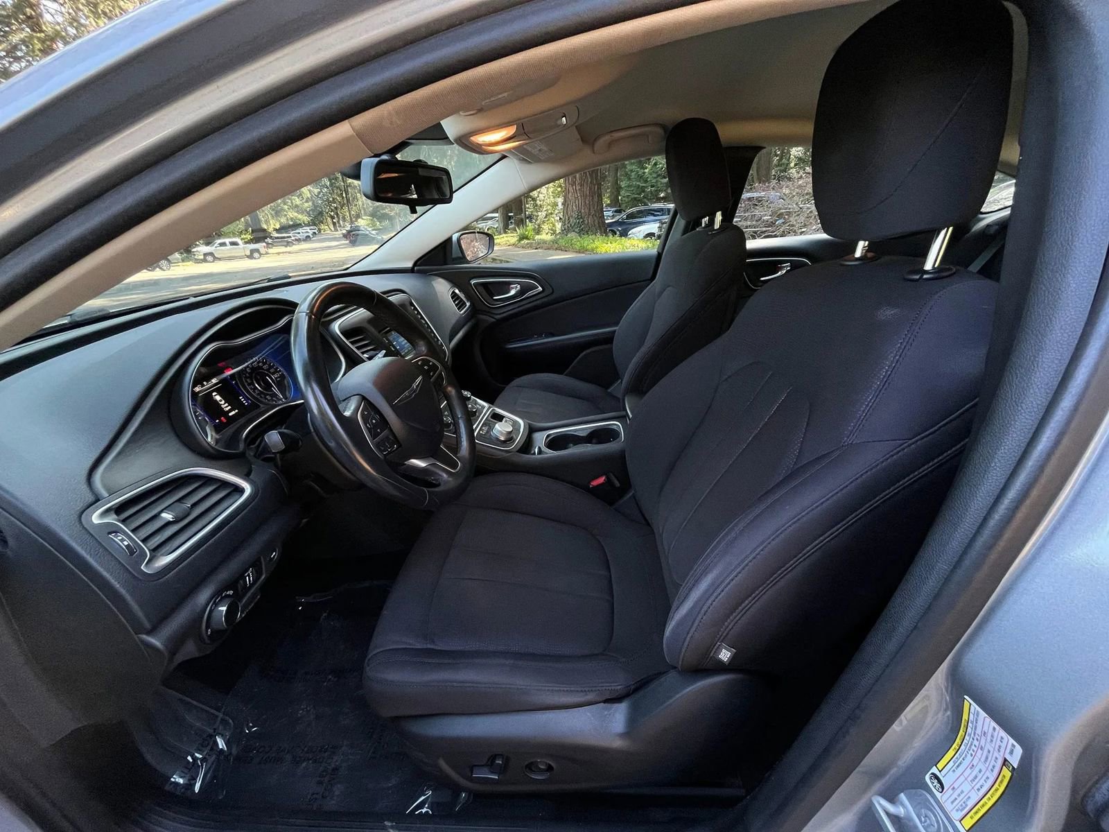 Used 2015 Chrysler 200 Limited w/ Convenience Group image 8