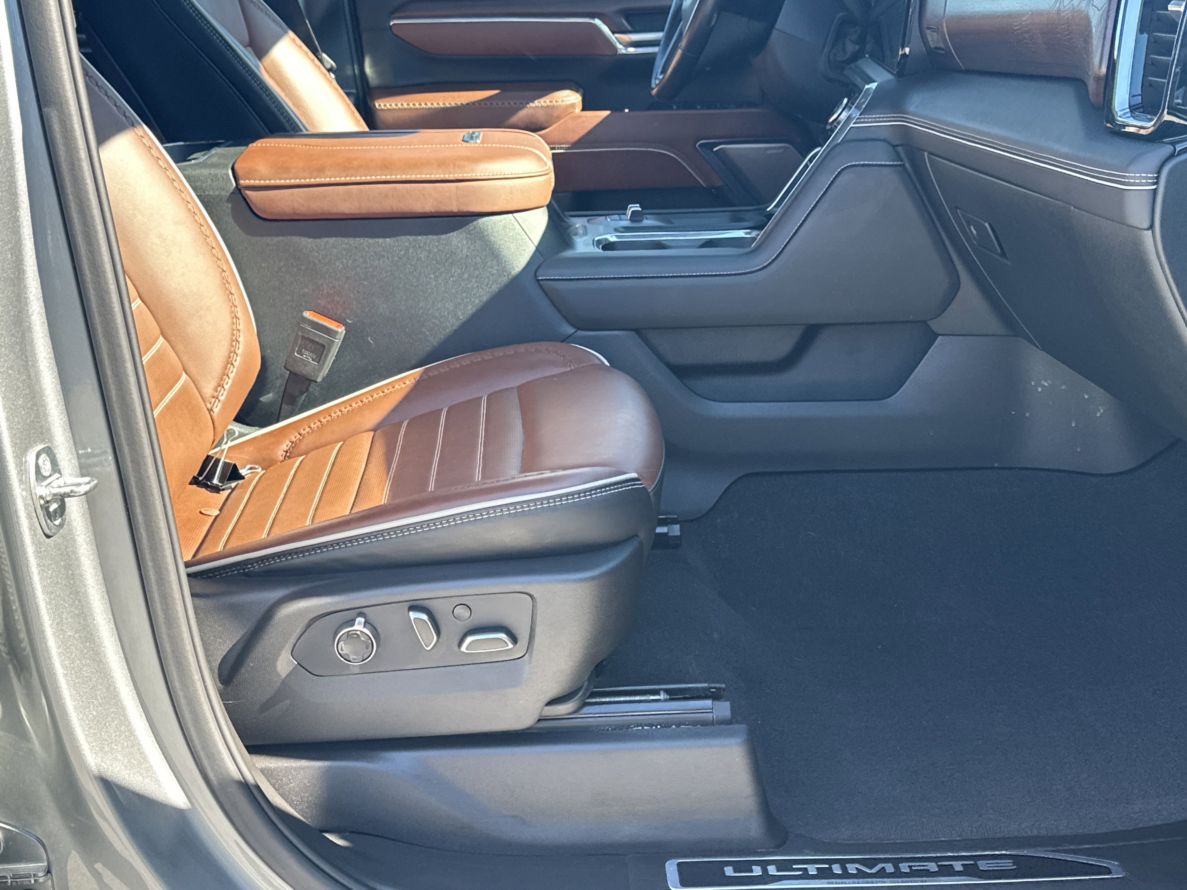 Used 2024 GMC Sierra 3500 Denali Ultimate image 10