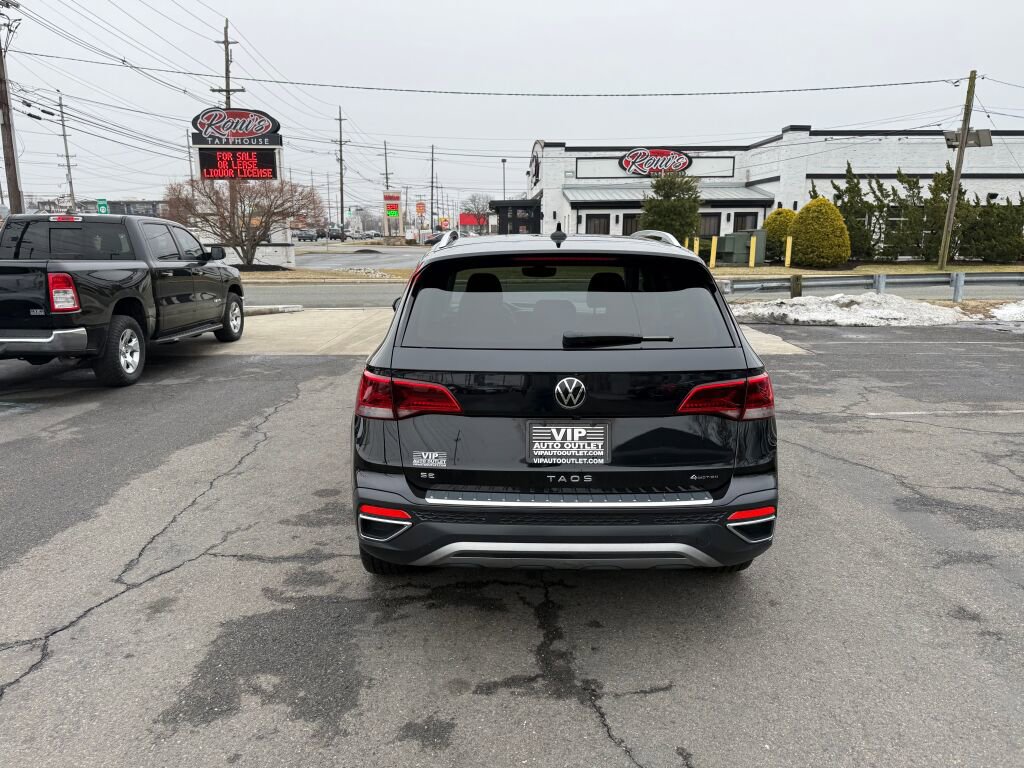 Used 2023 Volkswagen Taos SE w/ Panoramic Sunroof Package AWD/4WD image 6