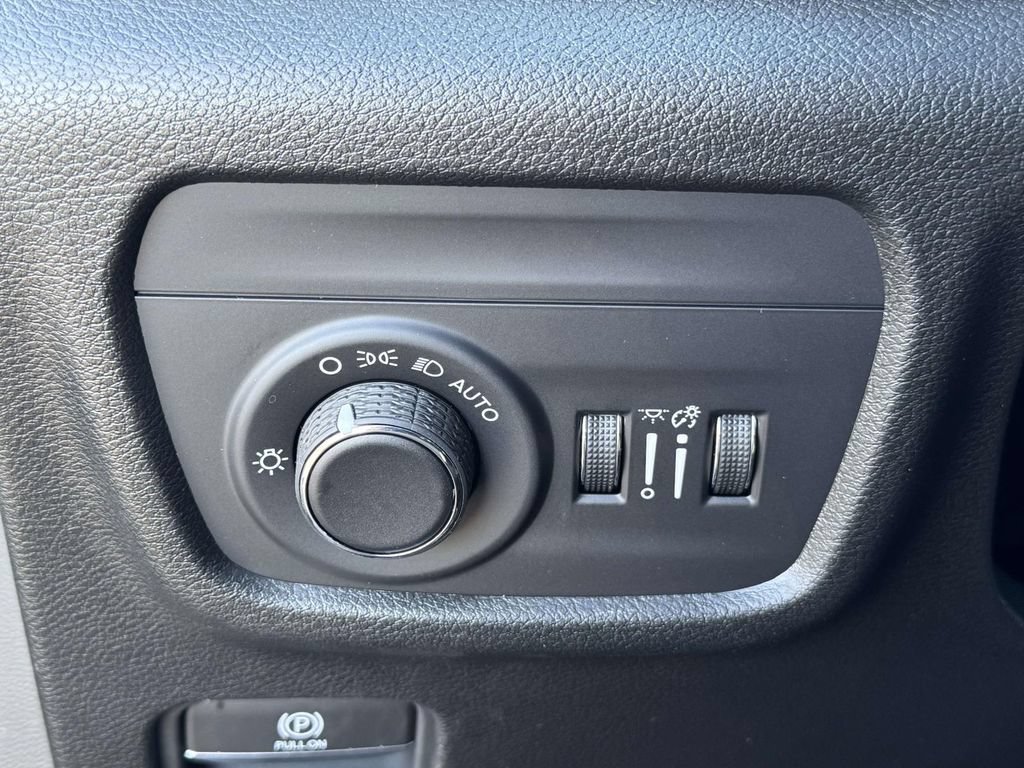 New 2025 Jeep Grand Cherokee L Altitude AWD/4WD image 28