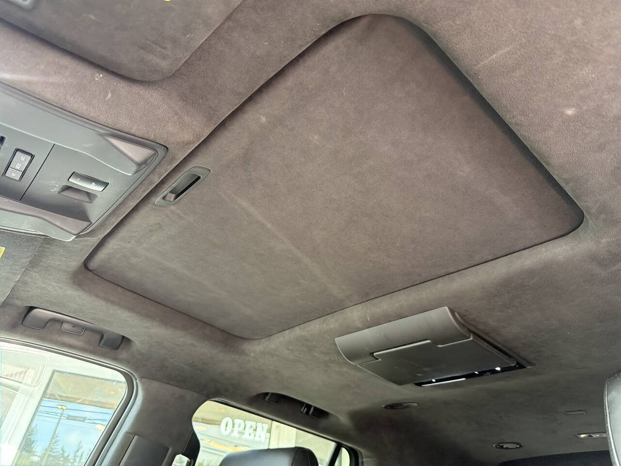 Used 2018 Cadillac Escalade Platinum AWD/4WD image 39