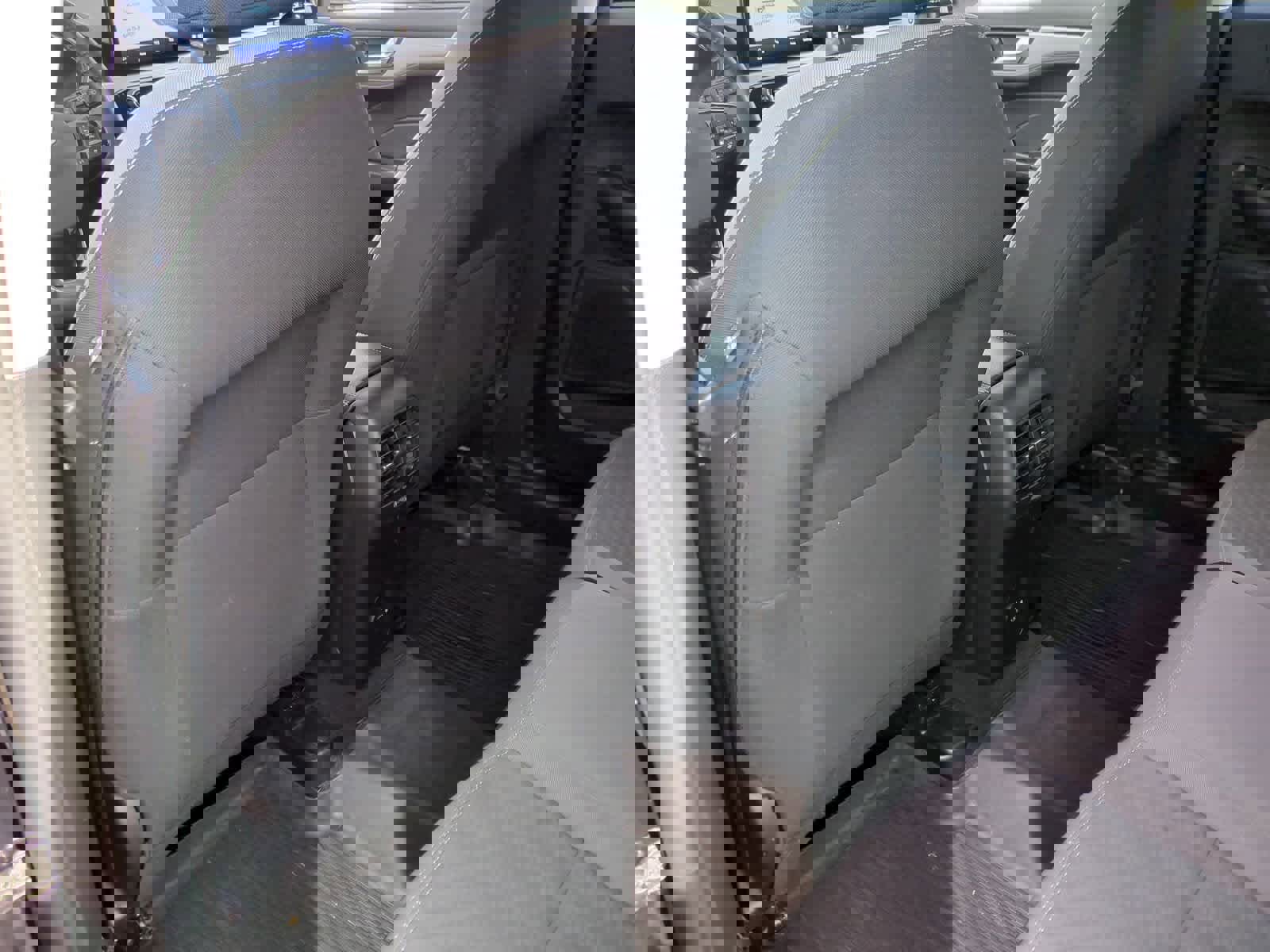 Used 2021 Ford Escape SE w/ SE Sport Appearance Package image 18