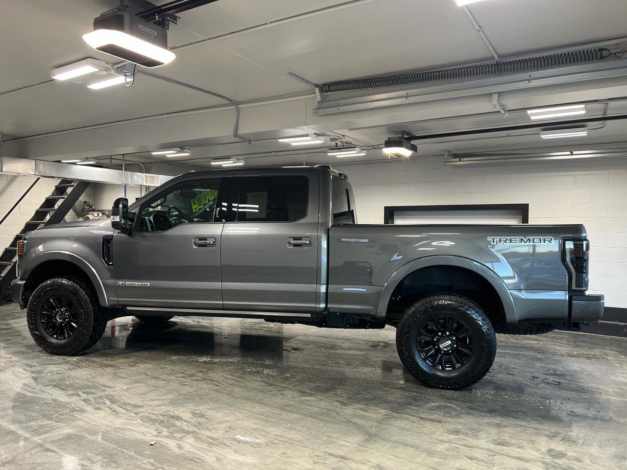 Used 2022 Ford F350 Lariat w/ Tremor Off-Road Package image 6