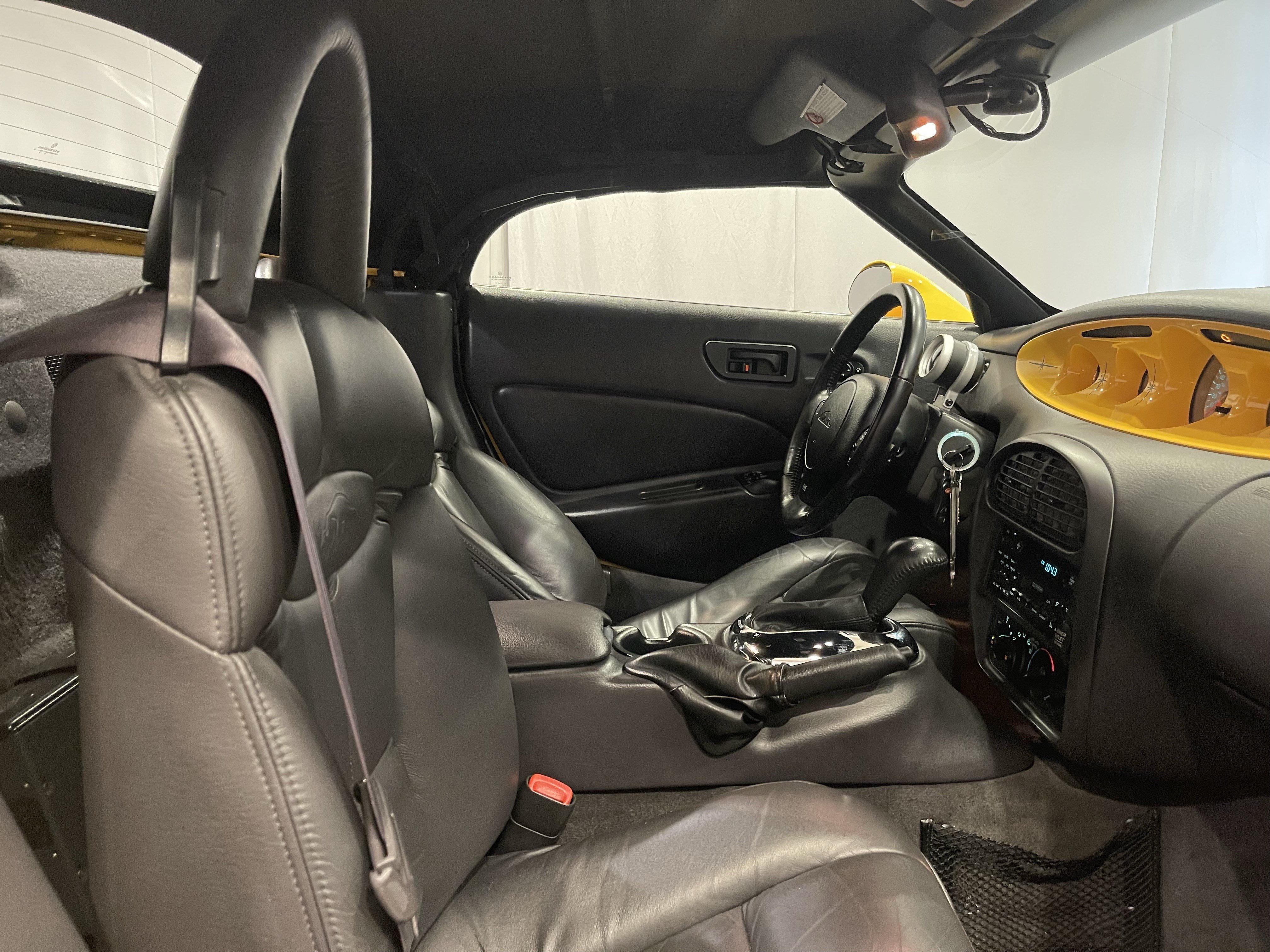 Used 2002 Chrysler Prowler RWD image 15