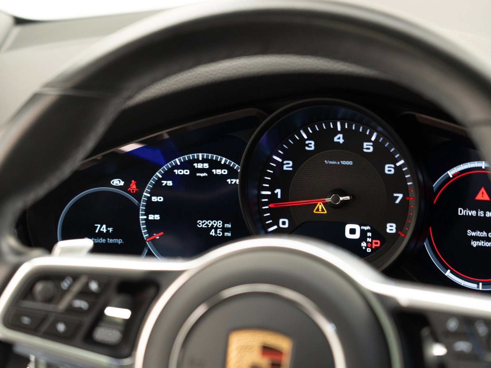 Certified 2022 Porsche Cayenne Platinum Edition image 31