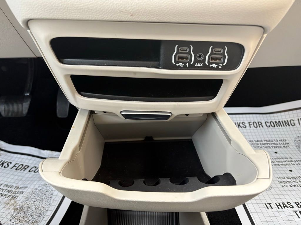 Used 2023 Chrysler Pacifica Touring-L image 35